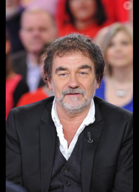 Olivier Marchal participe à l'émission Vivement dimanche enregistrée le mardi 30 octobre au Studio Gabriel, à Paris. Diffusion le dimanche 4 novembre 2012.
