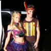 Paris Hilton et son chéri River Viiperi se rendent à la soirée Halloween au manoir Playboy à Beverly Hills le 27 octobre 2012.