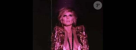 Heidi Klum, plus sexy que jamais pour les besoins du magazine Hunger. La star a été shootée par Rankin dans une vidéo rock et ultra-sensuelle.