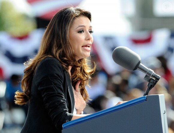 Eva Longoria, militante, oeuvre pour la réélection de Barack Obama lors d'un meeting. Nevada, le 1er novembre 2012
