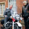 Le prince Charles à moto lors de sa rencontre le 1er novembre 2012 avec des membres de la branche des motards de la Royal British Legion à Clarence House, dans le cadre du London Poppy Day pour le Poppy Appeal.