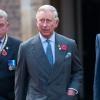 Le prince Charles rencontrant le 1er novembre 2012 des membres de la branche des motards de la Royal British Legion à Clarence House, dans le cadre du London Poppy Day pour le Poppy Appeal.