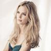 Vicky Andren : la superbe blonde prend la pose pour la marque de lingerie Lindex