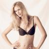 Vicky Andren prend la pose pour la marque de lingerie Lindex