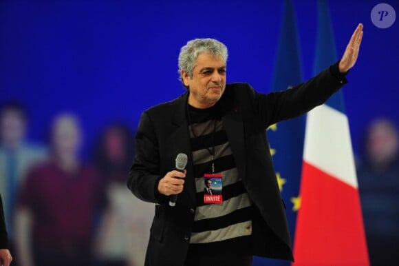 Enrico Macias participe à un meeting de Nicolas Sarkozy, le 11 mars 2012 à Villepinte.