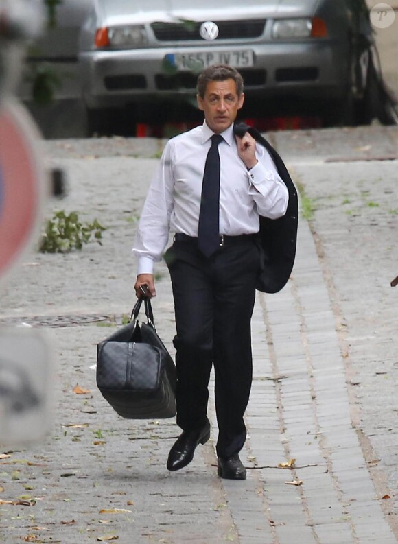 Nicolas Sarkozy quitte son domicile pour se rendre à ses nouveaux bureaux