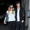 Paris Hilton et son compagnon River Viiperi, en noir et blanc, vont dîner au restaurant Guy-Kaku, le 5 novembre 2012 à Los Angeles