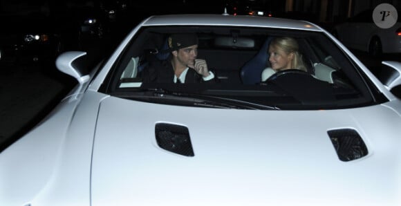 Paris Hilton et son compagnon River Viiperi rentrent après un dîner au restaurant Guy-Kaku, le 5 novembre 2012 à Los Angeles