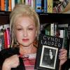 Cyndi Lauper présente ses mémoires dans une librairie de New York, le 18 septembre 2012.