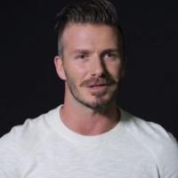 David Beckham : Pour H&M, il réendosse son costume de mannequin et créateur