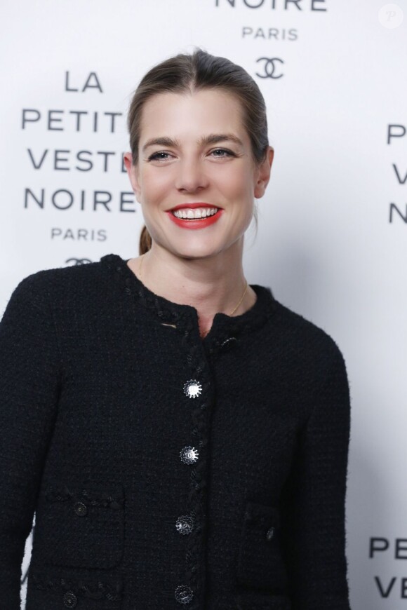 Charlotte Casiraghi arrive à la soirée Chanel pour l'exposition La Petite Veste Noire le 8 novembre 2012 à Paris.