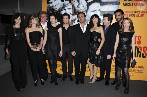 Anne Marivin, Maxime Nucci, Louise Monot, Pascale Arbillot, Joel Dupuch, Valérie Bonneton, Guillaume Canet, Gilles Lellouche, Marion Cotillard et François Cluzet lors de l'avant-première des Petits Mouchoirs à Paris le 14 octobre 2012