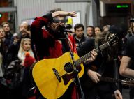 -M- : Concert surprise et dingue de Matthieu Chedid dans le métro à Paris
