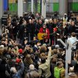 Matthieu Chedid, aka -M- a donné un concert surprise dans le métro parisien à la station Jaurès le 9 novembre 2012