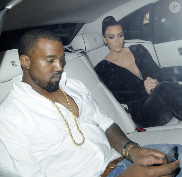 Kim Kardashian et Kanye West, en voiture, quittant le "Movida Nightclub" de Mayfair, le 9 novembre 2012.