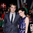 Robert Pattinson et Kristen Stewart au Nokia Theatre de Los Angeles le 14 novembre 2011