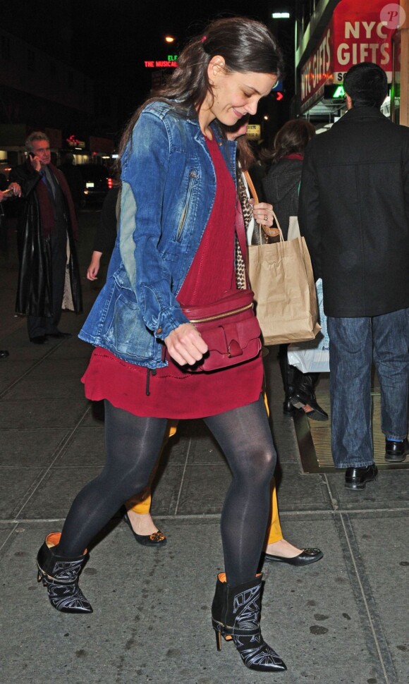Katie Holmes à la sortie du théâtre The Music Box à Broadway. New York le 10 novembre 2012.