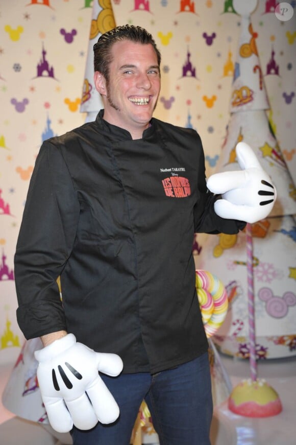 Norbert de Top Chef lors du lancement de la parade de Noël à Disneyland Paris le 10 novembre 2012