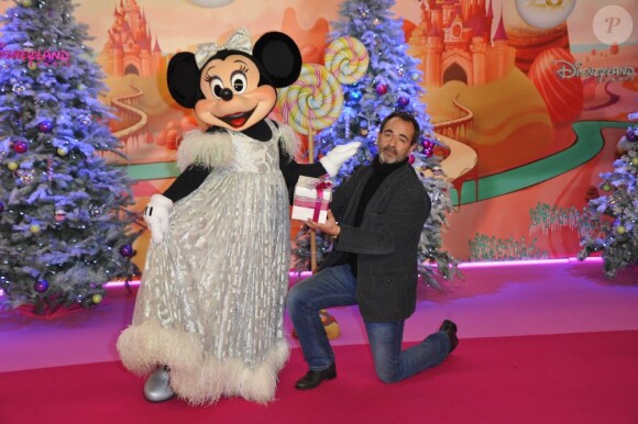 Bruno Solo lors du lancement de la parade de Noël à Disneyland Paris le 10 novembre 2012