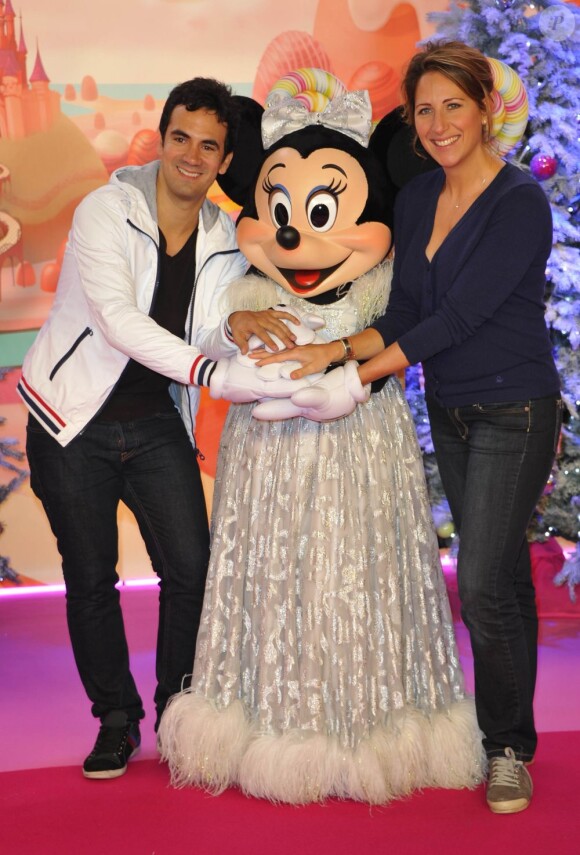 Alex Goude, Maud Fontenoy lors du lancement de la parade de Noël à Disneyland Paris le 10 novembre 2012