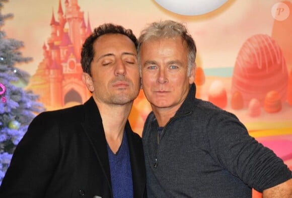 Gad Elmaleh et Franck Dubosc lors du lancement de la parade de Noël à Disneyland Paris le 10 novembre 2012