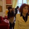 Pascale accueille les prétendantes chez elle dans la bande-annonce du troisième épisode de Qui veut épouser mon fils ? saison 2 le vendredi 16 novembre 2012 sur TF1