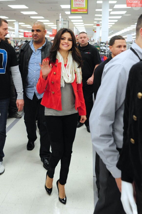 Séparée de Justin Bieber, Selena Gomez rend visite à des fans au centre commercial Kmart de New York, le 11 novembre 2012.