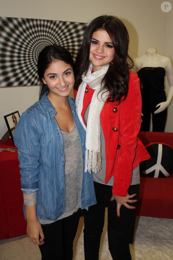 Séparée de Justin Bieber, Selena Gomez rend visite à ses fans à New York, le 11 novembre 2012.