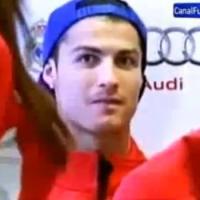 Cristiano Ronaldo : Regard lubrique, obsédé par une mystérieuse jeune fille...