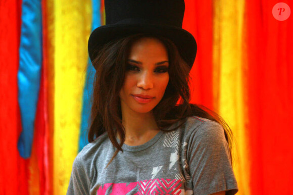 La superbe Angie Torres lors de la séance photo pour la marque "Lord and Lady Baltimore" de Christian Audigier à Los Angeles le 10 novembre 2012
