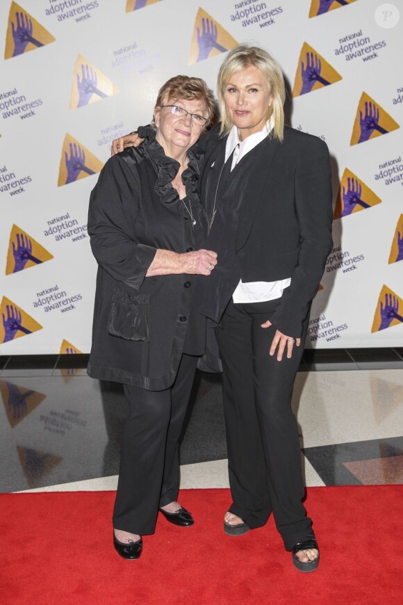 Deborra-Lee Furness et sa mère à la soirée en l'honneur de la National Adoption Awareness Week à Sydney, le 12 novembre 2012.