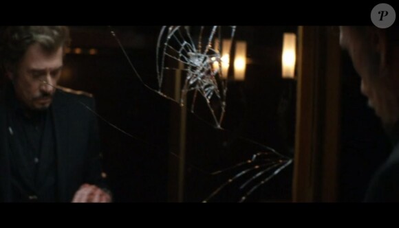 Image du clip L'Attente (novembre 2012) de Johnny Hallyday, premier extrait de l'album éponyme, réalisé par Fred Grivois et avec la participation de Zoé Félix. Novembre 2012.