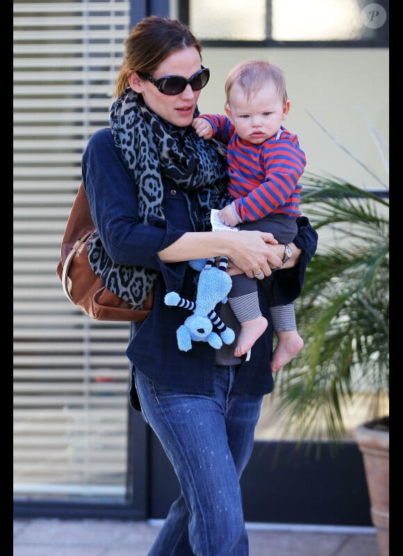 Jennifer Garner et son fils Samuel se rendent chez le pédiatre à Pacific Palisades le 13 novembre 2012.