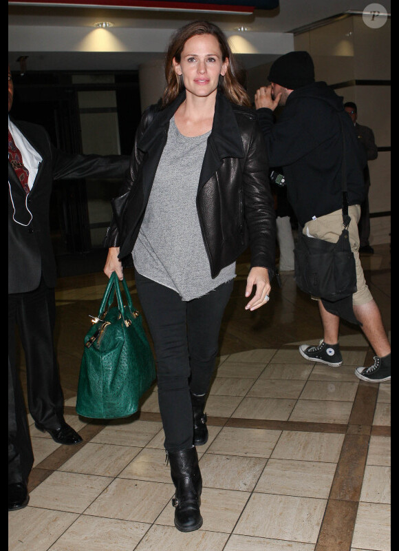 Jennifer Garner se rend à l'aéroport de Los Angeles le 14 novembre 2012.