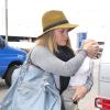Hilary Duff et son fils Luca arrivent à l'aéroport de Los Angeles le 15 novembre 2012.
