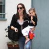 Jennifer Garner retrouve sa fille Seraphina dans les rues de Santa Monica, le 16 novembre 2012.