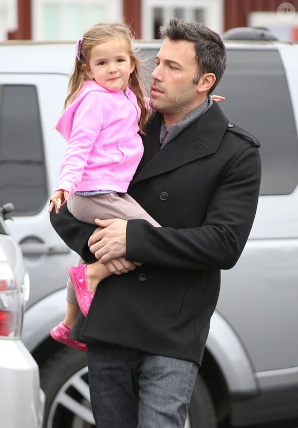 Ben Affleck et sa fille Seraphina dans les rues de Brentwood, le 16 novembre 2012.