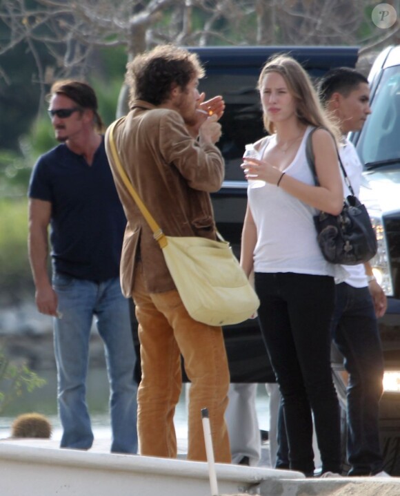 Sean Penn, sa fille Dylan et quelques amis dont Cisco Adler se relaxent à Cabo San Lucas, au Mexique, le 10 novembre 2012.