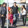 Gilles Marini, sa femme et sa fille Julianna étaient au marché de Studio City Farmers Market, le 18 novembre 2012.