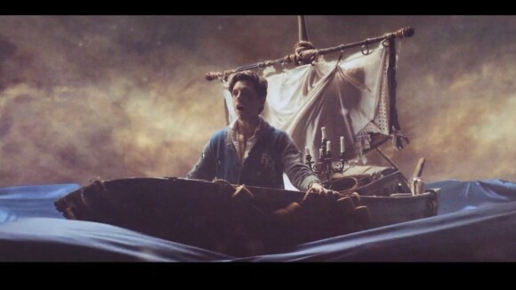 Mika perdu en mer pour son clip ''Underwater''