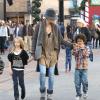 Heidi Klum emmène ses enfants Leni, Johan, Henry, et Lou au centre commercial The Grove avec sa mère et son petit ami Martin Kirsten. 21 novembre 2012.