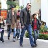 Heidi Klum emmène ses enfants Leni, Johan, Henry, et Lou au centre commercial The Grove avec sa mère et son petit ami et ex-garde du corps Martin Kirsten. 21 novembre 2012.