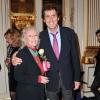 Petula Clark pose avec Max Guazzini au ministère de la Culture à Paris le 21 novembre 2012.