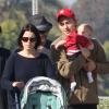 Neve Campbell avec son fils Caspian et son chéri J.J Feild à Los Angeles le 21 novembre 2012.