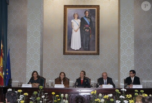 Elena d'Espagne lors de la cérémonie de remise des Prix Université Entreprise le 22 novembre 2012 à l'Université polytechnique de Madrid.