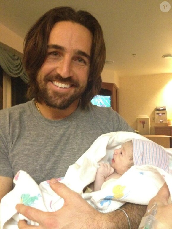 Jake Owen est devenu papa le 22 novembre 2012 d'une petite Olive Pearl.
