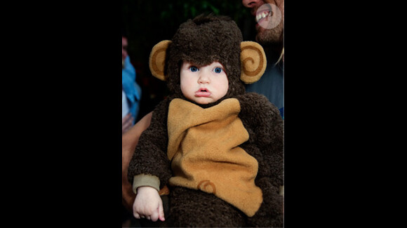 Le fils de Jessica Simpson, Maxwell, déguisé en petit singe pour Halloween.
