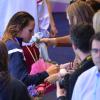 Laure Manaudou signe quelques autographes durant les championnats d'Europe à Chartres, le 24 novembre 2012