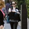 Anna Paquin se promène avec ses jumeaux dans les rues du quartier de Venice, à Los Angeles, le 25 novembre 2012.