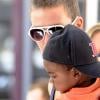 Charlize Theron se balade avec Jackson dans les rues de Cape Town (Afrique du Sud), le 23 novembre 2012.